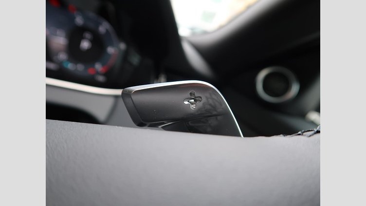 2024 認定中古車 Land Rover Range Rover Evoque サントリーニブラック D200マイルドハイブリッド（ディーゼル） Standard Wheelbase DYNAMIC SE