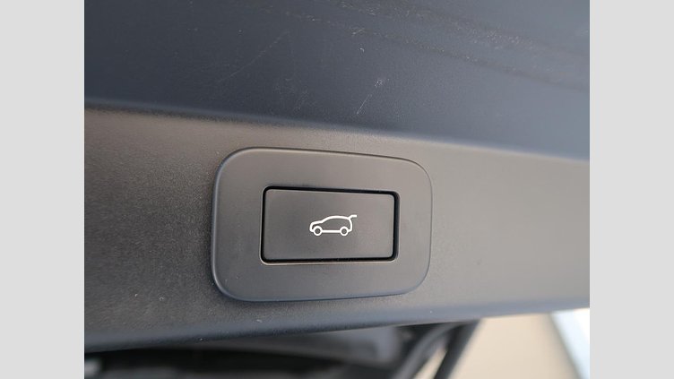 2023 認定中古車 Land Rover Range Rover Sport カルパチアングレイ 3.0リッター6気筒300PSターボチャージドディーゼルMHEV（オートマチック） DYNAMIC SE