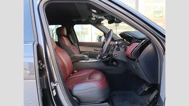 2023 認定中古車 Land Rover Range Rover Sport カルパチアングレイ 3.0リッター6気筒300PSターボチャージドディーゼルMHEV（オートマチック） DYNAMIC SE