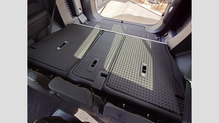 2023 認定中古車 Land Rover Defender 90 アイガーグレイ P300 AWD（AT） S