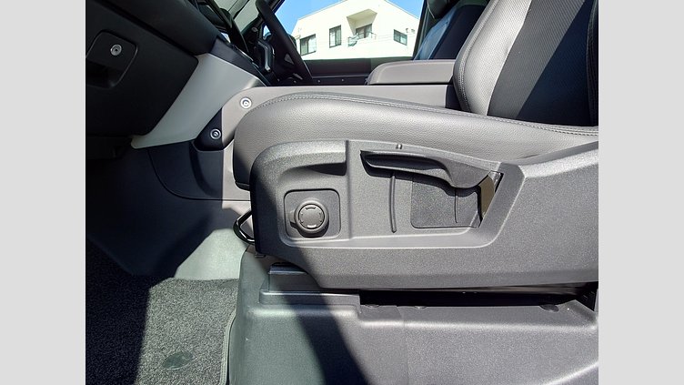 2023 認定中古車 Land Rover Defender 90 アイガーグレイ P300 AWD（AT） S