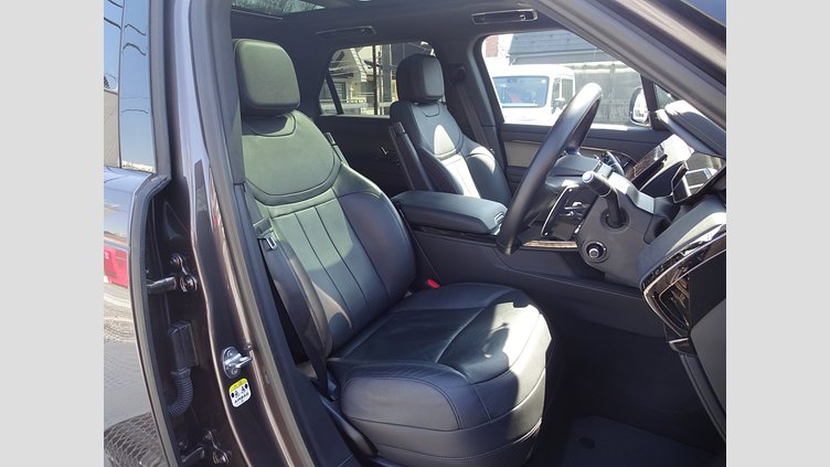 2022 認定中古車 Land Rover Range Rover Sport Charente Grey 3.0リッター6気筒300PSターボチャージドディーゼルMHEV（オートマチック） DYNAMIC S