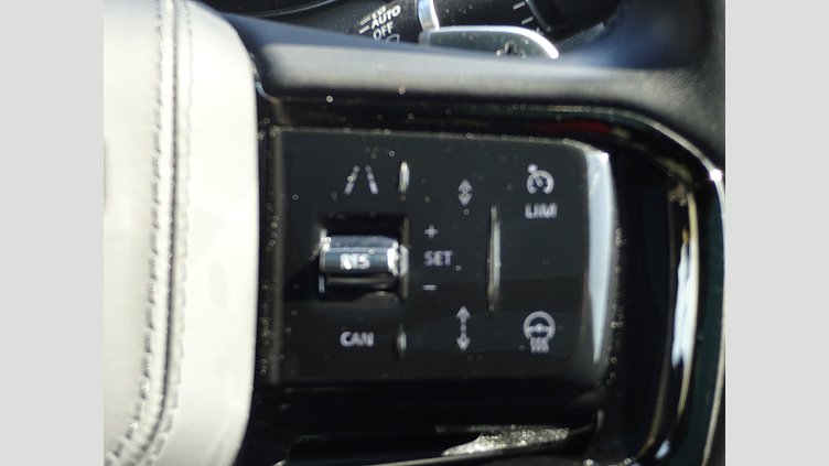 2022 認定中古車 Land Rover Range Rover Sport Charente Grey 3.0リッター6気筒300PSターボチャージドディーゼルMHEV（オートマチック） DYNAMIC S