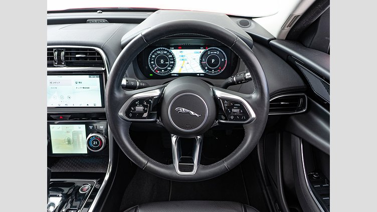 2019 認定中古車 Jaguar XE カルデラレッド D180 RWD AUTOMATIC S D180