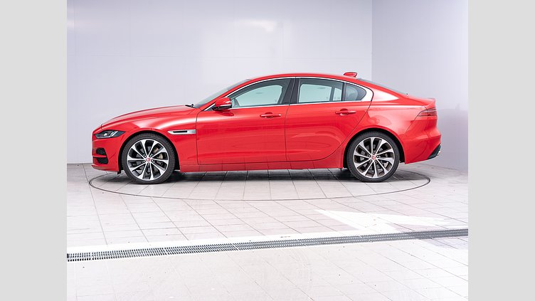 2019 認定中古車 Jaguar XE カルデラレッド D180 RWD AUTOMATIC S D180