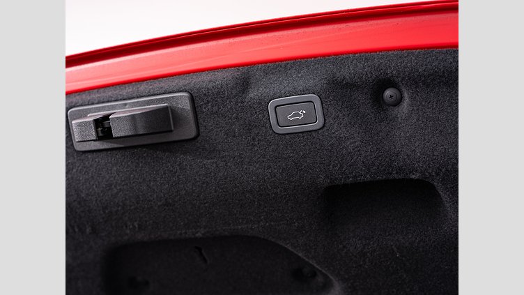 2019 認定中古車 Jaguar XE カルデラレッド D180 RWD AUTOMATIC S D180