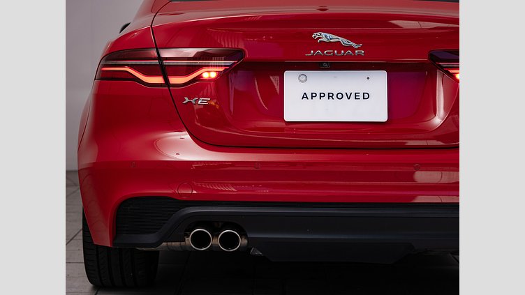 2019 認定中古車 Jaguar XE カルデラレッド D180 RWD AUTOMATIC S D180