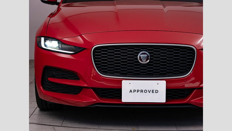 2019 認定中古車 Jaguar XE カルデラレッド D180 RWD AUTOMATIC S D180