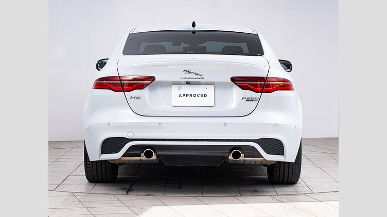 2019 認定中古車 Jaguar XE ユーロンホワイト P250 RWD AUTOMATIC R-DYNAMIC SE　P250