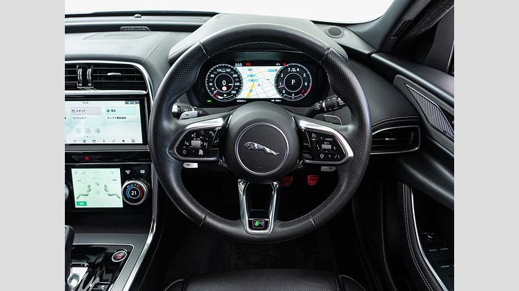 2019 認定中古車 Jaguar XE ユーロンホワイト P250 RWD AUTOMATIC R-DYNAMIC SE　P250