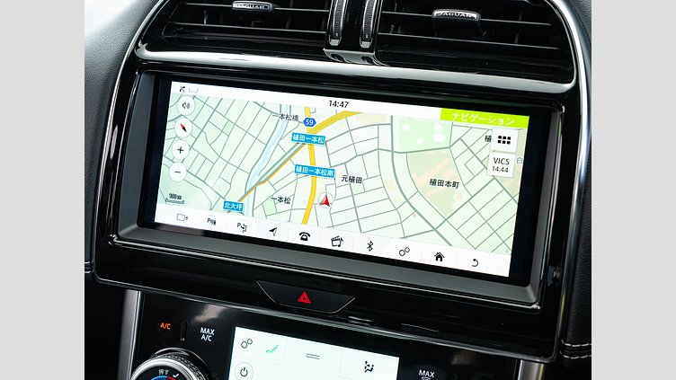 2019 認定中古車 Jaguar XE ユーロンホワイト P250 RWD AUTOMATIC R-DYNAMIC SE　P250