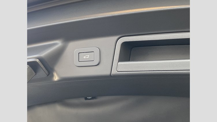 2023 認定中古車 Land Rover Range Rover Velar オストゥーニパールホワイト P400eプラグインハイブリッド（ガソリン） Standard Wheelbase Dynamic SE