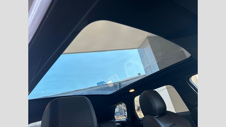 2018 認定中古車 Land Rover Range Rover Evoque Yulong White 2.0 litre i4P​ ランドマークエディション