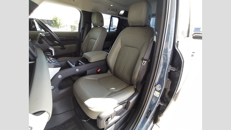 2021 認定中古車 Land Rover Defender 110 タスマンブルー D300 AWD（AT） S