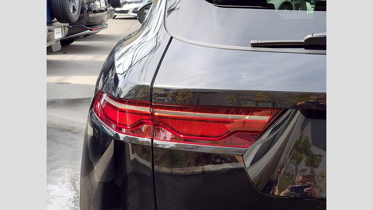 2023 認定中古車 Jaguar F-Pace サントリーニブラック P250 AWD（オートマチック） R-DYNAMIC SE