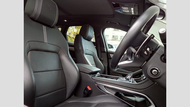 2023 認定中古車 Jaguar F-Pace サントリーニブラック P250 AWD（オートマチック） R-DYNAMIC SE