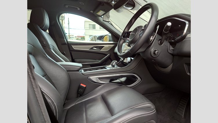 2023 認定中古車 Jaguar F-Pace サントリーニブラック P250 AWD（オートマチック） R-DYNAMIC SE