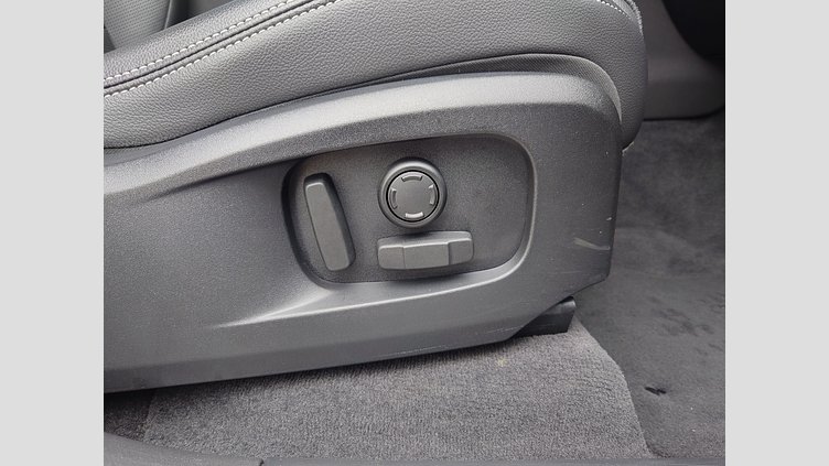 2023 認定中古車 Jaguar F-Pace サントリーニブラック P250 AWD（オートマチック） R-DYNAMIC SE