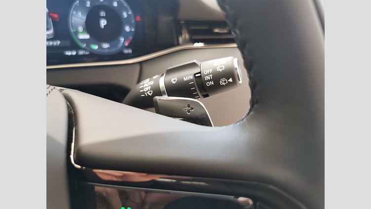 2024 認定中古車 Land Rover Range Rover Evoque サントリーニブラック プラグインハイブリッド（ガソリン） Standard Wheelbase DYNAMIC HSE