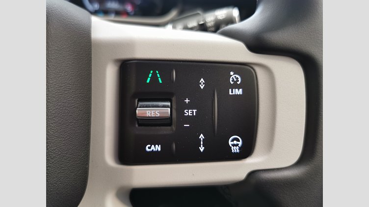 2025 認定中古車 Land Rover Defender 110 シリコンシルバー D350 ディーゼルマイルドハイブリッド S