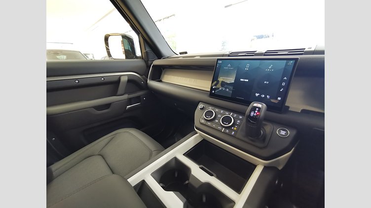 2025 認定中古車 Land Rover Defender 110 シリコンシルバー D350 ディーゼルマイルドハイブリッド S
