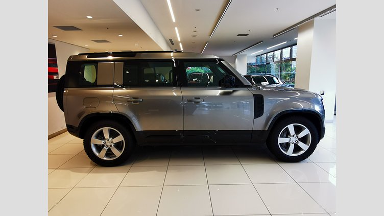 2025 認定中古車 Land Rover Defender 110 シリコンシルバー D350 ディーゼルマイルドハイブリッド S