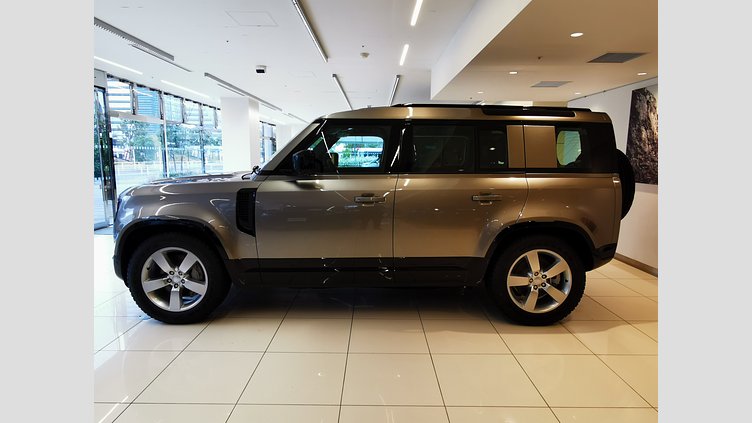 2025 認定中古車 Land Rover Defender 110 シリコンシルバー D350 ディーゼルマイルドハイブリッド S