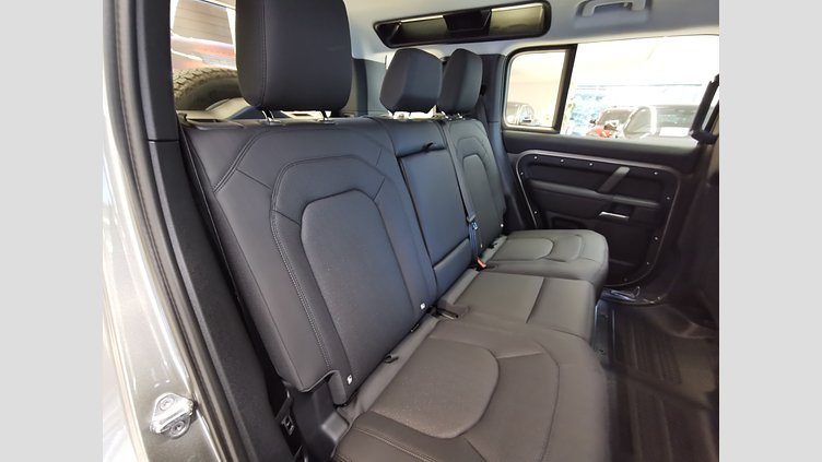 2025 認定中古車 Land Rover Defender 110 シリコンシルバー D350 ディーゼルマイルドハイブリッド S