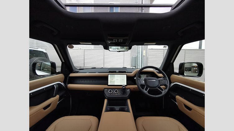 2025 認定中古車 Land Rover Defender 110 フジホワイト D350 ディーゼルマイルドハイブリッド X-Dynamic HSE