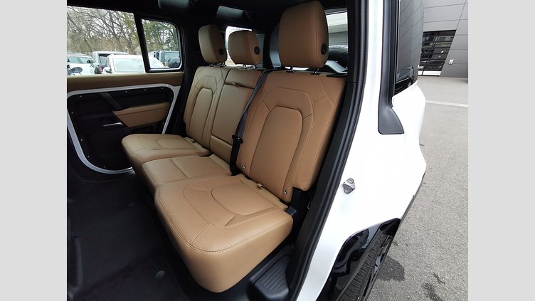 2025 認定中古車 Land Rover Defender 110 フジホワイト D350 ディーゼルマイルドハイブリッド X-Dynamic HSE