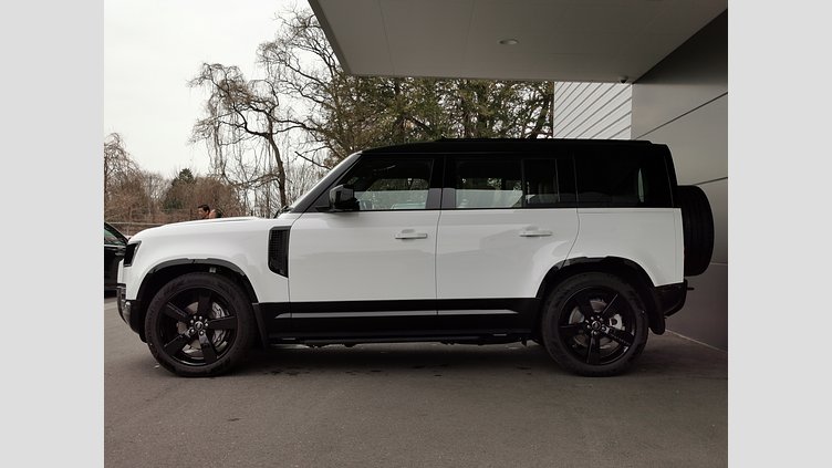 2025 認定中古車 Land Rover Defender 110 フジホワイト D350 ディーゼルマイルドハイブリッド X-Dynamic HSE