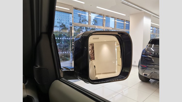 2025 認定中古車 Land Rover Defender 110 シリコンシルバー D350 ディーゼルマイルドハイブリッド X-Dynamic HSE