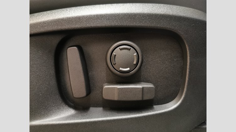 2025 認定中古車 Land Rover Defender 110 シリコンシルバー D350 ディーゼルマイルドハイブリッド X-Dynamic HSE