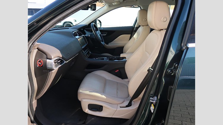 2016 認定中古車 Jaguar F-Pace British Racing Green D200 プレステージ
