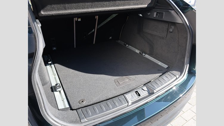 2016 認定中古車 Jaguar F-Pace British Racing Green D200 プレステージ