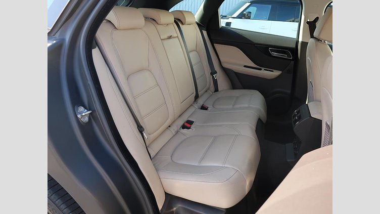 2016 認定中古車 Jaguar F-Pace British Racing Green D200 プレステージ