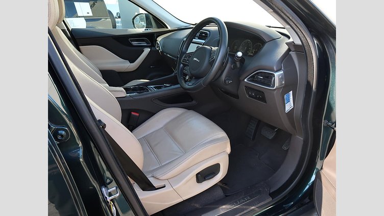 2016 認定中古車 Jaguar F-Pace British Racing Green D200 プレステージ