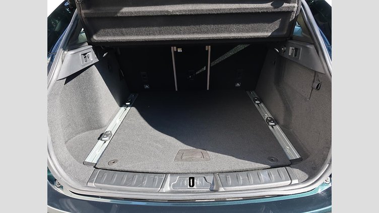 2016 認定中古車 Jaguar F-Pace British Racing Green D200 プレステージ