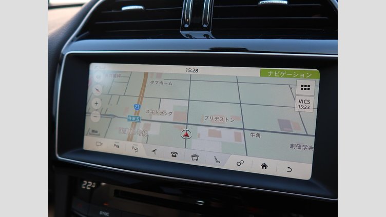 2016 認定中古車 Jaguar F-Pace British Racing Green D200 プレステージ