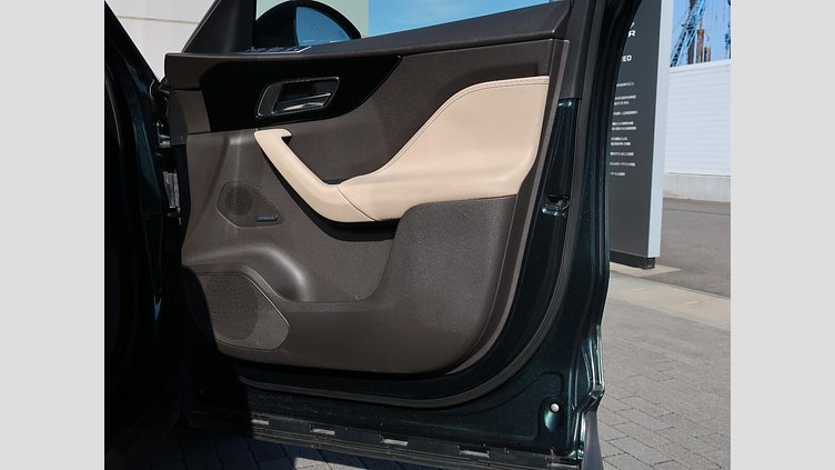 2016 認定中古車 Jaguar F-Pace British Racing Green D200 プレステージ