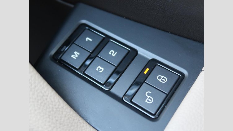 2016 認定中古車 Jaguar F-Pace British Racing Green D200 プレステージ