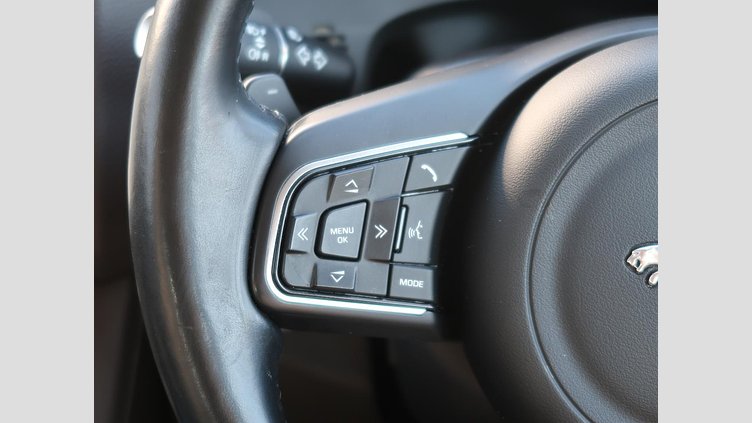 2016 認定中古車 Jaguar F-Pace British Racing Green D200 プレステージ