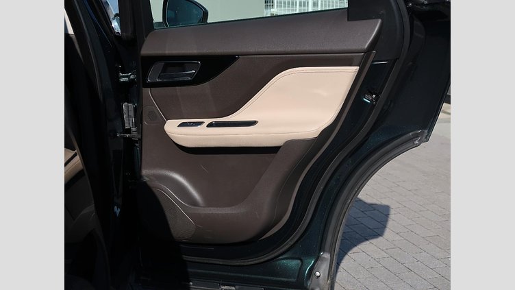 2016 認定中古車 Jaguar F-Pace British Racing Green D200 プレステージ