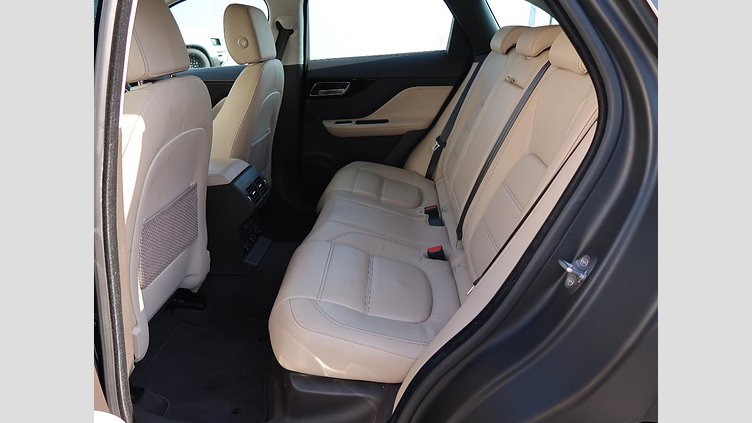 2016 認定中古車 Jaguar F-Pace British Racing Green D200 プレステージ