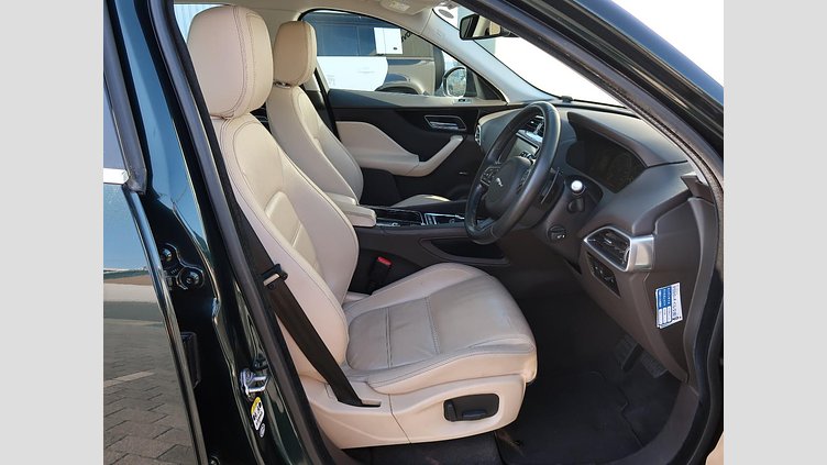 2016 認定中古車 Jaguar F-Pace British Racing Green D200 プレステージ