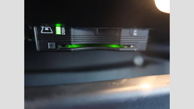 2016 認定中古車 Jaguar F-Pace British Racing Green D200 プレステージ