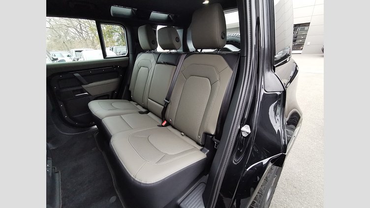 2024 認定中古車 Land Rover Defender 110 サントリーニブラック P300 ガソリン X-Dynamic SE