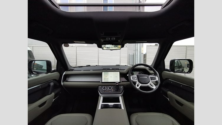 2024 認定中古車 Land Rover Defender 110 サントリーニブラック P300 ガソリン X-Dynamic SE