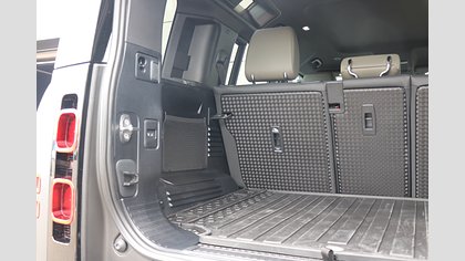 Defender 110 17