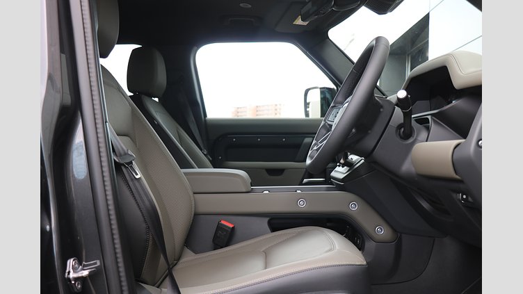 2025 認定中古車 Land Rover Defender 110 カルパチアングレイ D350 ディーゼルマイルドハイブリッド X-Dynamic SE